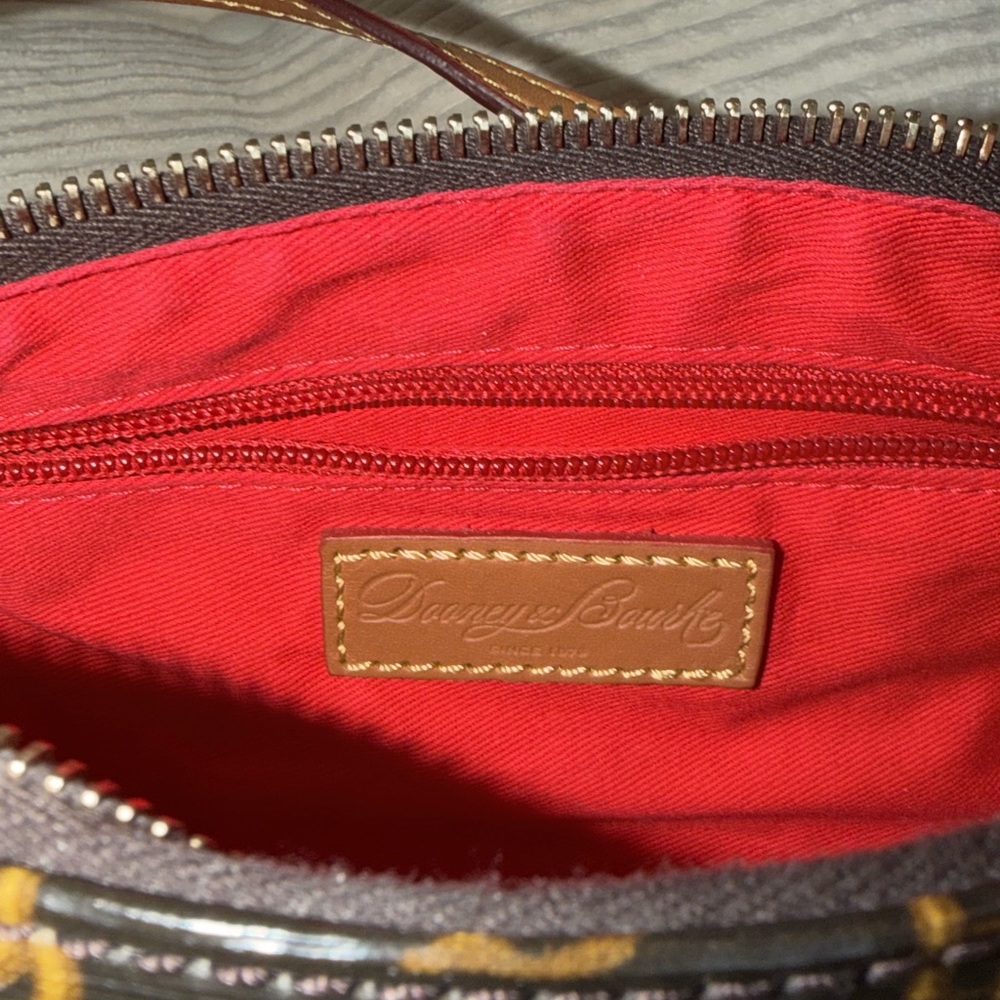 Like New Small Dooney & Bourke Black and Tan Logo Shoulder Bag - Picture 8 of 8